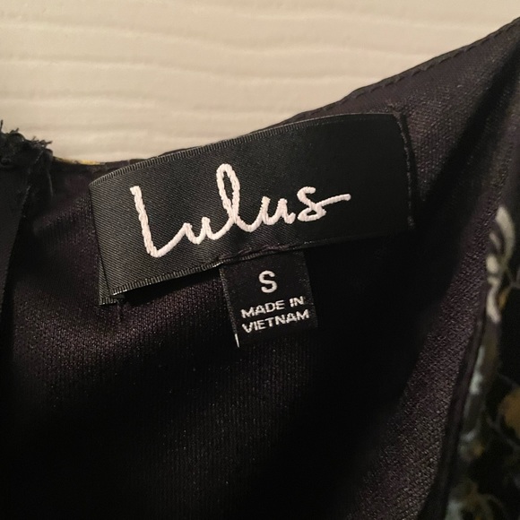 Lulu’s -Main Squeeze black floral/tie front/mini dress Size Small - Picture 6 of 6